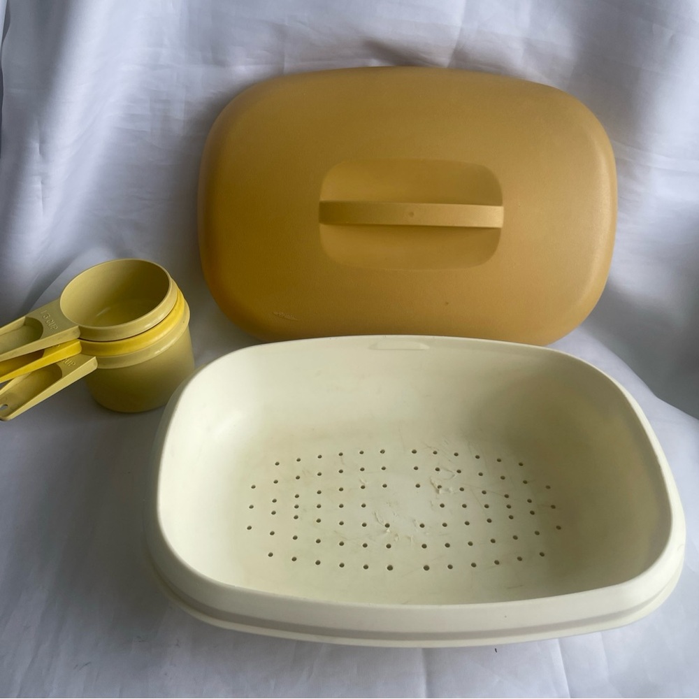 VTG Tupperware Microwave Vegetable Steamer 2 Piece Harvest Gold with 3 Cups